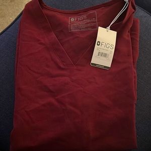 NWT Women’s XL Figs Casma 3 Pocket Scrub Top Burgundy